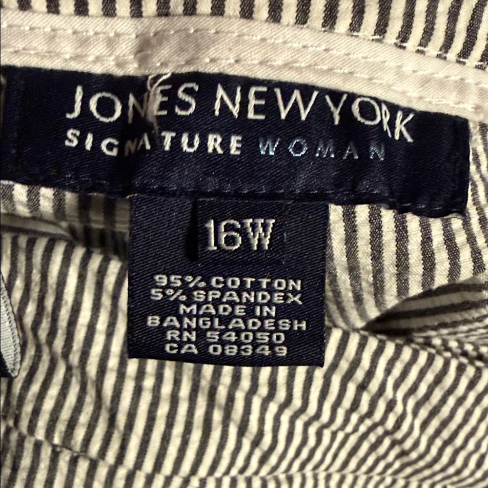 Jones New York Gray Pinstripe Ankle Pants Sz 16W Like New - Picture 2 of 7